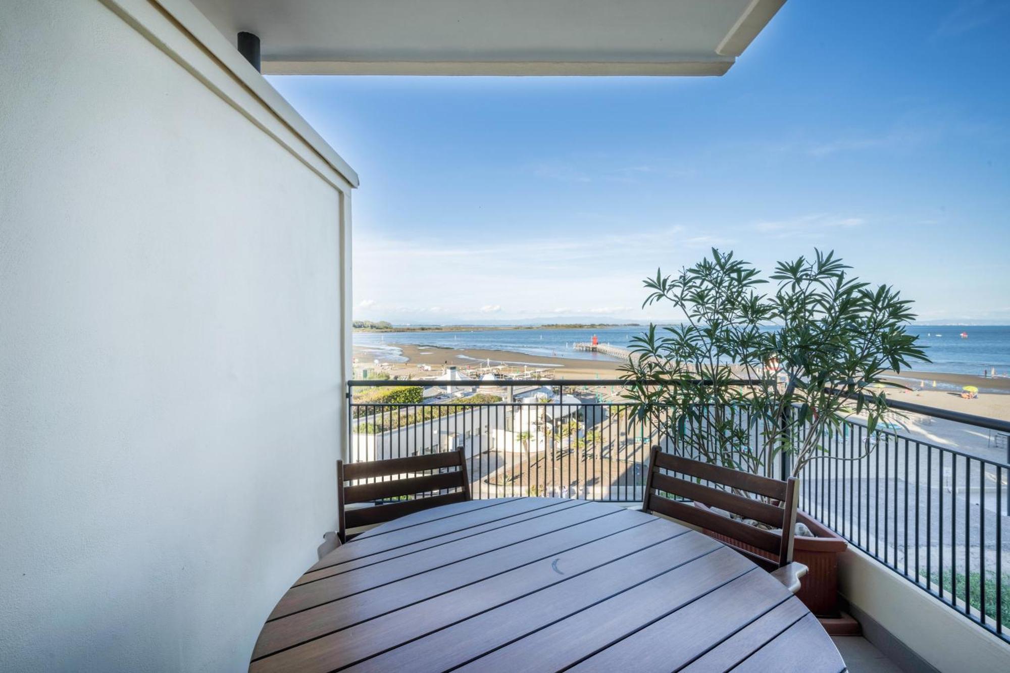 La Terrazza Sul Faro Lignano Sabbiadoro Exterior foto
